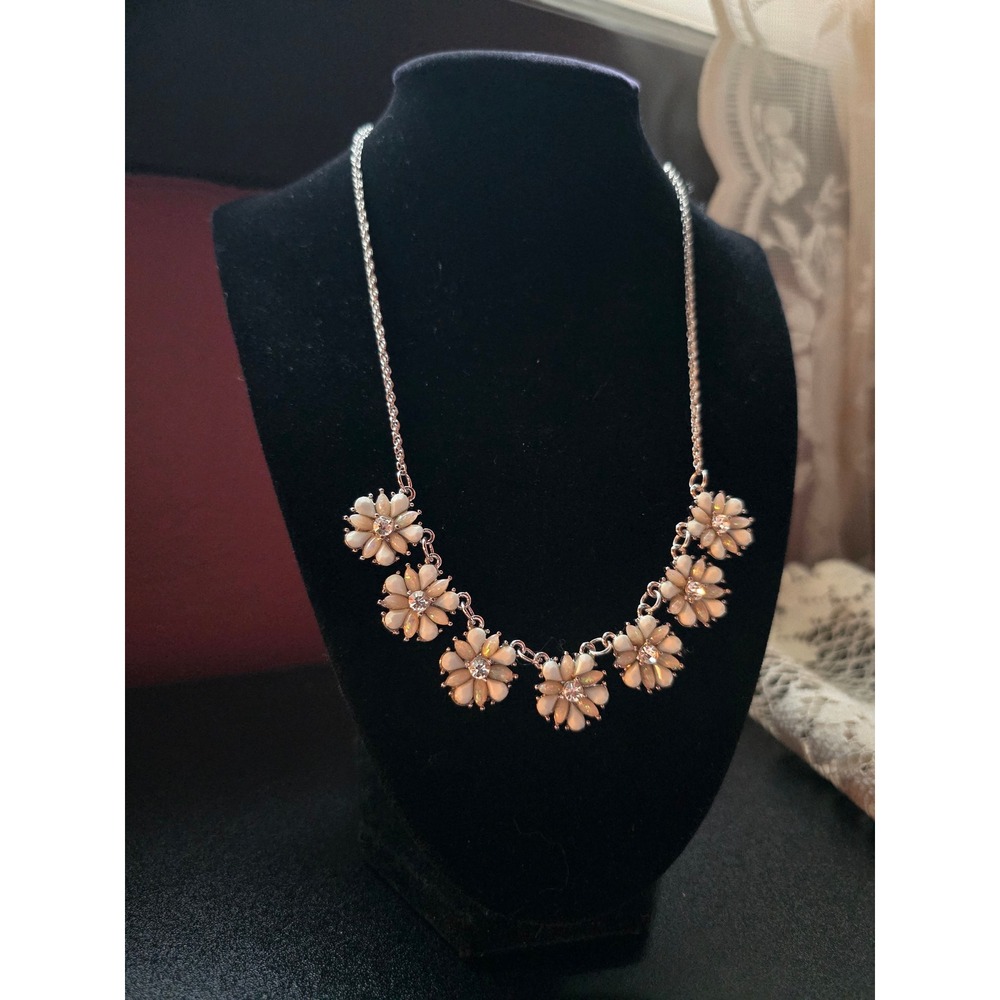 Vintage Style UV Reactive Daisy Flower Statement Necklace Silver Tone Cream Glow